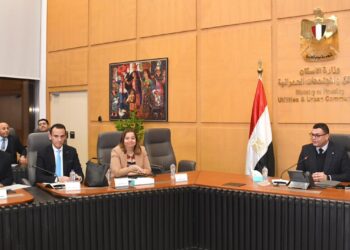 وزير الإسكان يعقد اجتماعه الدورى لمتابعة موقف تنفيذ وحات الإسكان الاجتماعي بعددٍ من المدن الجديدة