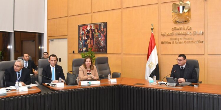 وزير الإسكان يعقد اجتماعه الدورى لمتابعة موقف تنفيذ وحات الإسكان الاجتماعي بعددٍ من المدن الجديدة
