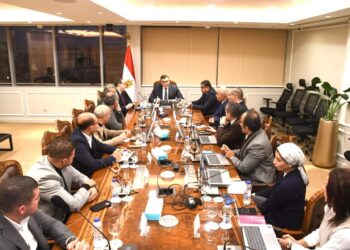 وزير الإسكان يعقد اجتماعا مع مسئولي “سيتي إيدج” لاستعراض خططها التسويقية للترويج لبعض مشروعات “هيئة المجتمعات العمرانية”