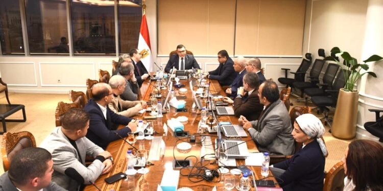 وزير الإسكان يعقد اجتماعا مع مسئولي “سيتي إيدج” لاستعراض خططها التسويقية للترويج لبعض مشروعات “هيئة المجتمعات العمرانية”