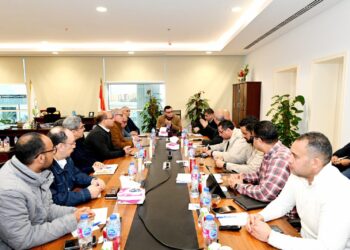 وزير الإسكان يعقد اجتماعا لمتابعة موقف تنفيذ المشروعات بالعلمين الجديدة والساحل الشمالى