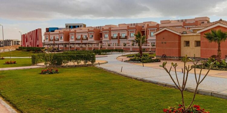 وزير الإسكان يتابع الموقف التنفيذي لعددٍ من المشروعات بمدينة أسيوط الجديدة
