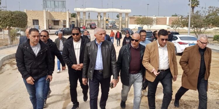 مسئولو “الإسكان” يتفقدون محطات المياه وروافع الصرف ومشروعات التطوير الجارية بمدينة العبور