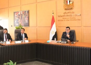وزير الإسكان يتابع الموقف التنفيذي لمشروع منطقة الأعمال المركزية بالعاصمة الإدارية الجديدة