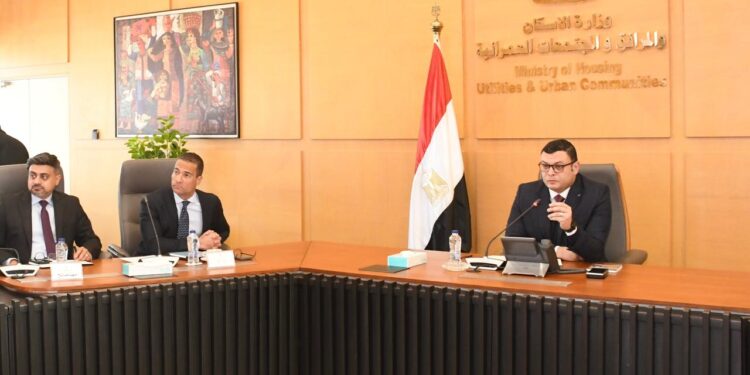 وزير الإسكان يتابع الموقف التنفيذي لمشروع منطقة الأعمال المركزية بالعاصمة الإدارية الجديدة