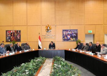 وزير الإسكان يتابع موقف مشروعات مياه الشرب والصرف الصحي التي يتم تنفيذها ضمن “حياة كريمة”