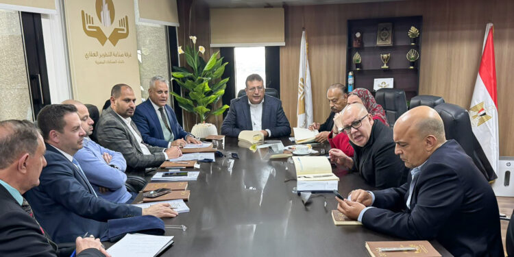المكتب التنفيذي لغرفة التطوير العقاري يعقد اجتماعاً لمناقشة مقترحات لتصدير العقار وتنظيم السوق