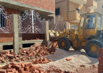 الإسكان: إزالة مخالفات بناء وتعديات وغلق أنشطة مخالفة في حملات مكثفة فى 5 مدن جديدة