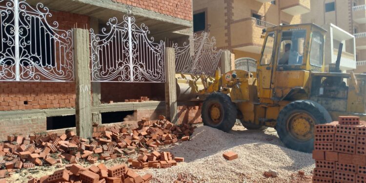 الإسكان: إزالة مخالفات بناء وتعديات وغلق أنشطة مخالفة في حملات مكثفة فى 5 مدن جديدة