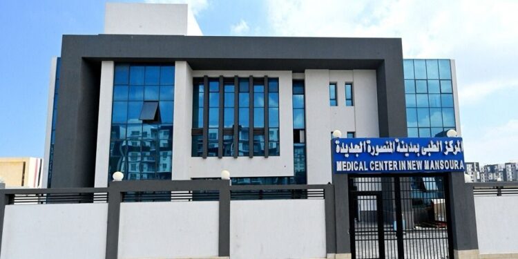 وزير الإسكان يتابع موقف تنفيد وتشغيل الخدمات للمواطنين بمدينة المنصورة الجديدة