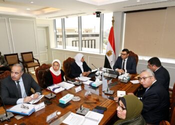 وزير الإسكان يستعرض مشروع قانون بتعديل بعض أحكام قانون البناء