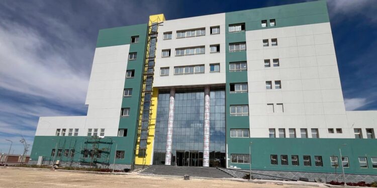 الإسكان: قريباً الانتهاء من مستشفى جديد سعة 175 سريرا بمدينة قنا الجديدة
