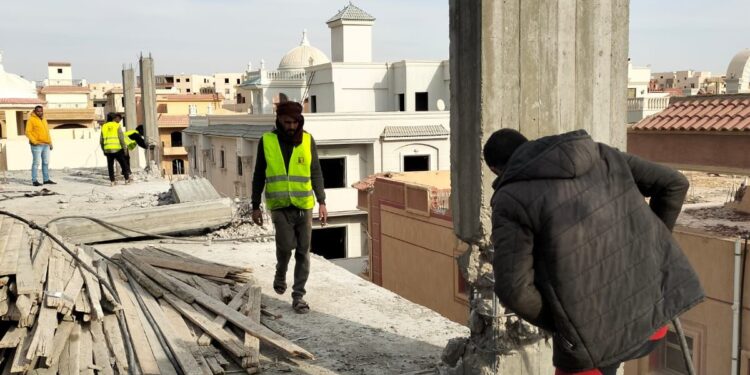 وزير الإسكان يُصدر قرارين لإزالة تعديات ومخالفات بناء بالعبور الجديدة والساحل الشمالي