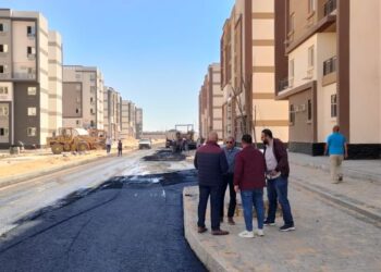 وزير الإسكان يُتابع الموقف التنفيذي للمشروعات السكنية بــ 4 مدن جديدة