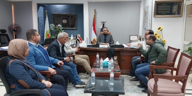 مسئولو “الإسكان” يتفقدون مشروعات محطات الصرف الصحي والمرافق بـ 15 مايو