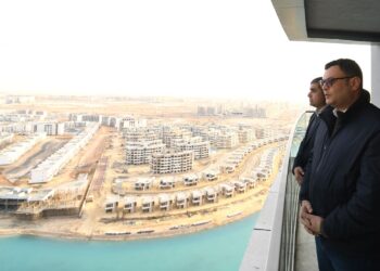 وزير الإسكان يتفقد كومبوند مزارين وبرج C2 بالعلمين الجديدة