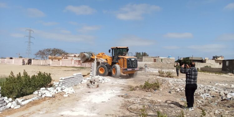 سحب قطع أراضٍ وإزالة مخالفات بناء وتعديات بمدينة برج العرب الجديدة والساحل الشمالي