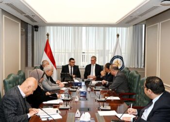 وزيرا الإسكان والبترول يبحثان سبل تعزيز التعاون بين الهيئات التابعة لهما لتسريع تنفيذ المشروعات ذات الأولوية