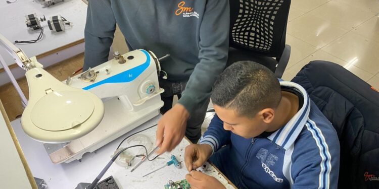 “سكر” لماكينات الخياطة توقّع بروتوكول تعاون مع عدد من مدارس التعليم الفني للتدريب على مهارات صيانة ماكينات الخياطة الصناعية