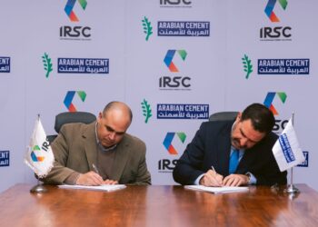 IRSC توقع اتفاقية شراء طاقة مع العربية للأسمنت لتوفير امدادات طويلة الأجل من الطاقة المتجددة