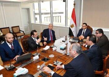 وزير الإسكان يستعرض مقترحًا للمخطط الاستراتيجي لتنمية منطقة غرب رأس الحكمة بالساحل الشمالي