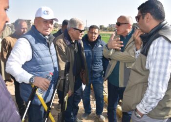 محافظ الأقصر ورئيس القابضة للمياه يعلنان انتهاء أزمة خطوط الصرف الصحي جذريًا