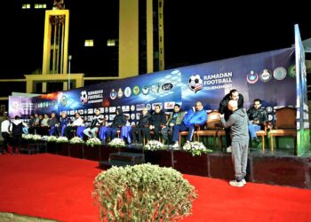 رئيس هيئة الشراء الموحد يفتتح الدورة الرمضانية لكرة القدم بمشاركة هيئات صحية وشركات أدوية ومستلزمات طبية 