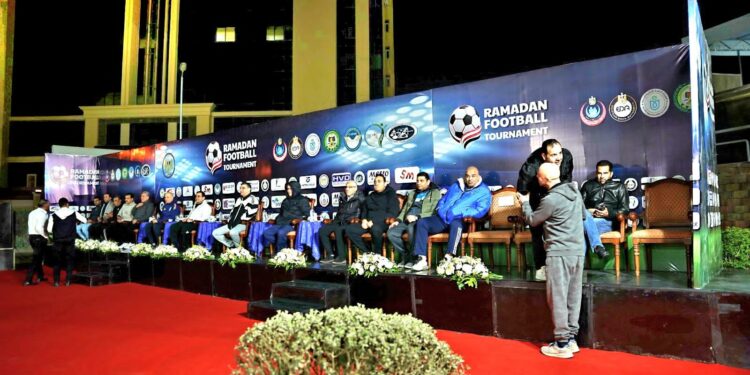 رئيس هيئة الشراء الموحد يفتتح الدورة الرمضانية لكرة القدم بمشاركة هيئات صحية وشركات أدوية ومستلزمات طبية 