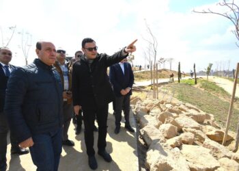 وزير الإسكان ومحافظ القاهرة يتفقدان مشروع حدائق “تلال الفسطاط” بمنطقة مصر القديمة