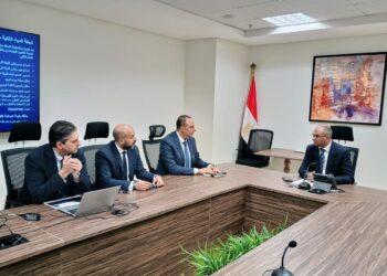 لجنة لمتابعة المشروعات المتأخرة.. نائب وزير الإسكان ومسئولو الوزارة يتابعون تنفيذ مشروعات المياه والصرف