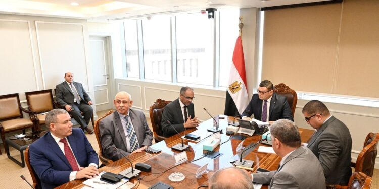 وزير الإسكان يتابع الموقف التنفيذي لمشروعات “حياة كريمة”