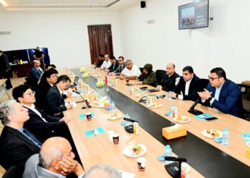 وزير الإسكان يعقد اجتماعا مع مسئولي الشركة الصينية والاستشاري وفريق عمل منطقة الأعمال المركزية بالعاصمة