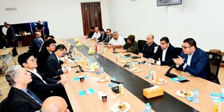 وزير الإسكان يعقد اجتماعا مع مسئولي الشركة الصينية والاستشاري وفريق عمل منطقة الأعمال المركزية بالعاصمة