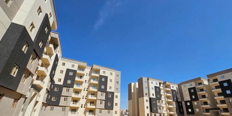 مسئولو “الإسكان” يتابعون موقف تنفيذ المشروعات السكنية بمدينة أكتوبر الجديدة