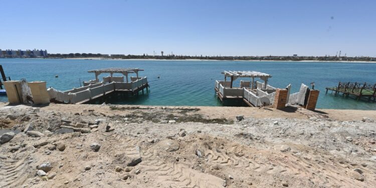 الشربيني يتفقد مشروعات رفع كفاءة الكباري والمسطحات الخضراء ويتابع أعمال تطوير المداخل والبوابات بمارينا