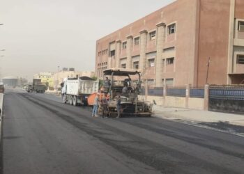 استكمال أعمال تطوير الطرق ورفع الكفاءة بالمناطق الصناعية بعددٍ من المدن