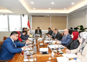 وزير الإسكان يستعرض مقترح اللائحة التنظيمية للهيئة العامة للتنمية السياحية