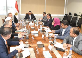 وزير الإسكان يلتقي رئيس صندوق التنمية الحضرية لمتابعة ملف تشغيل حديقة “تلال الفسطاط”