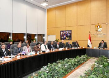 وزير الإسكان يتابع موقف تنفيذ مشروعات المبادرة الرئاسية “حياة كريمة” بمحافظتي أسيوط والمنيا