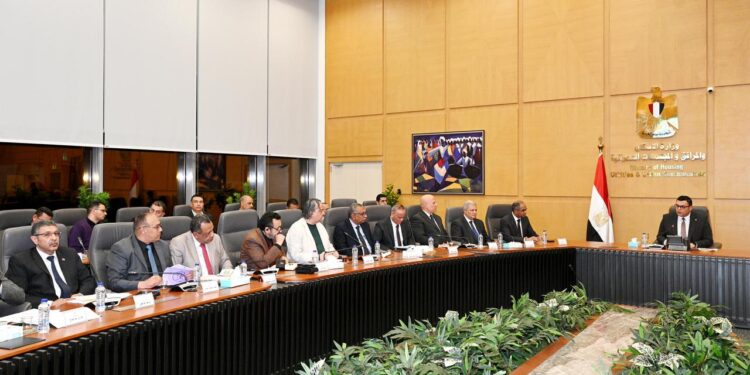 وزير الإسكان يتابع موقف تنفيذ مشروعات المبادرة الرئاسية “حياة كريمة” بمحافظتي أسيوط والمنيا