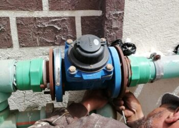 حملات لتحصيل متأخرات استهلاك المياه وإزالة الوصلات الخلسة بدمياط الجديدة والشيخ زايد