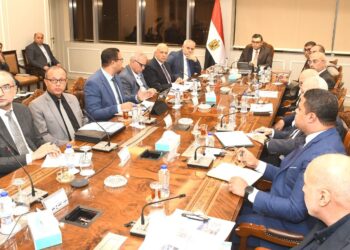 وزير الإسكان يتابع الأعمال الجارية بـ”كمبوند مزارين” بمدينة العلمين الجديدة وموقف تسليم الوحدات