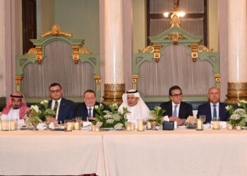 وزير الإسكان يُشارك في جلسة حوارية لوفد الغرف التجارية السعودية ومجلس الأعمال السعودي المصري