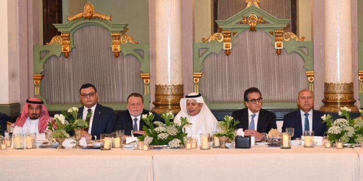 وزير الإسكان يُشارك في جلسة حوارية لوفد الغرف التجارية السعودية ومجلس الأعمال السعودي المصري