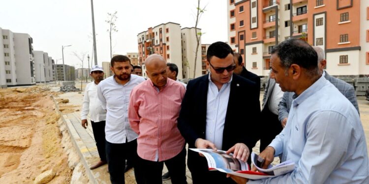 وزير الإسكان يتفقد وحدات “سكن لكل المصريين” بحدائق العاصمة.. بإجمالي 120 ألف وحدة