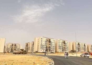 وزير الإسكان يتابع تقدم الأعمال بمشروعات المرحلة العاجلة بمدينة السويس الجديدة