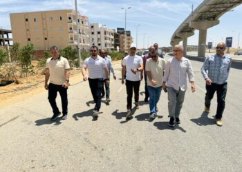 رئيس جهاز مدينة القاهرة الجديدة يتفقد أعمال تطوير الطرق والمحاور