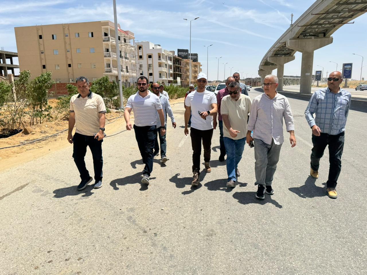 رئيس جهاز مدينة القاهرة الجديدة يتفقد أعمال تطوير الطرق والمحاور