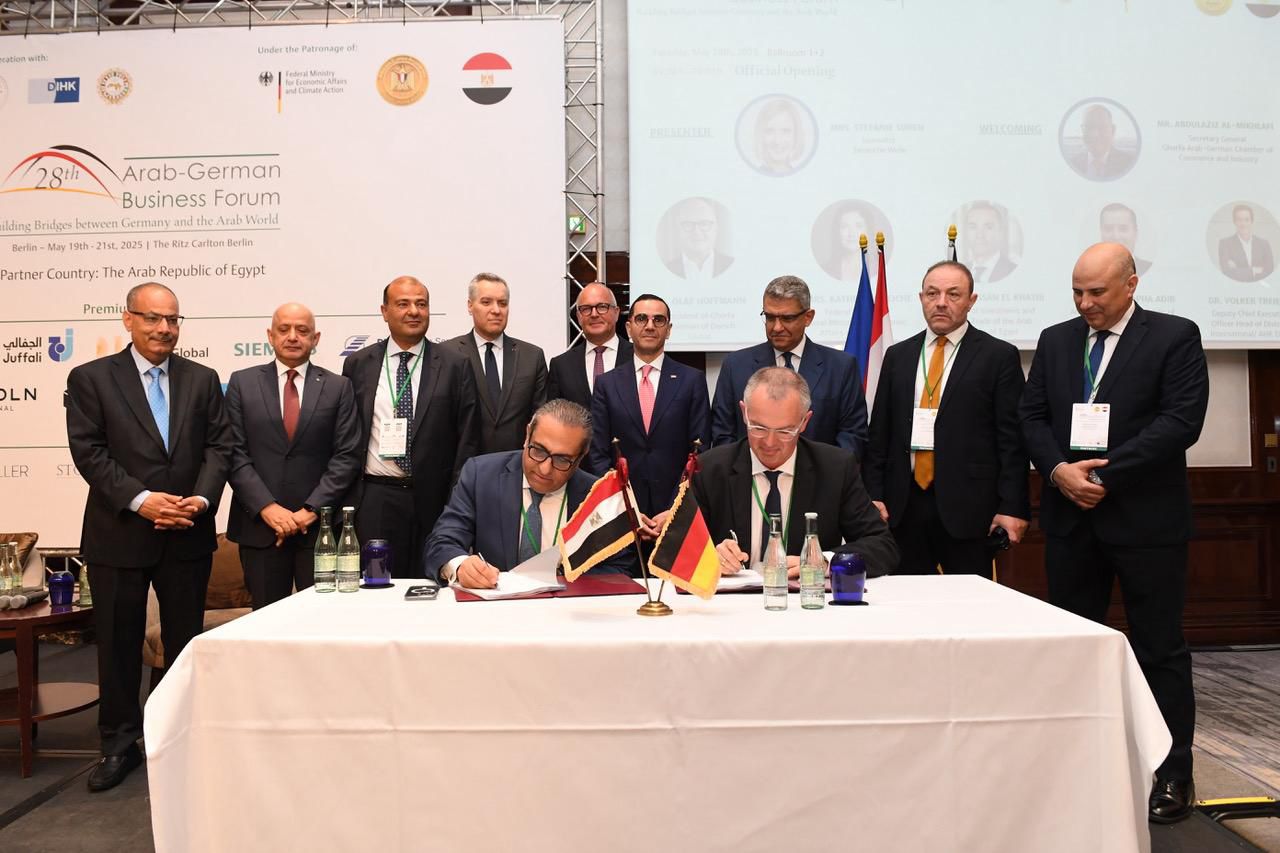 توقيع عقد “مستوى الخدمة” لإدارة وتشغيل وصيانة مرفق المياه والصرف الصحي بالعاصمة الجديدة