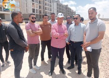 مسئولو "الإسكان" يتابعون المشروعات الجاري تنفيذها بالقرى السياحية